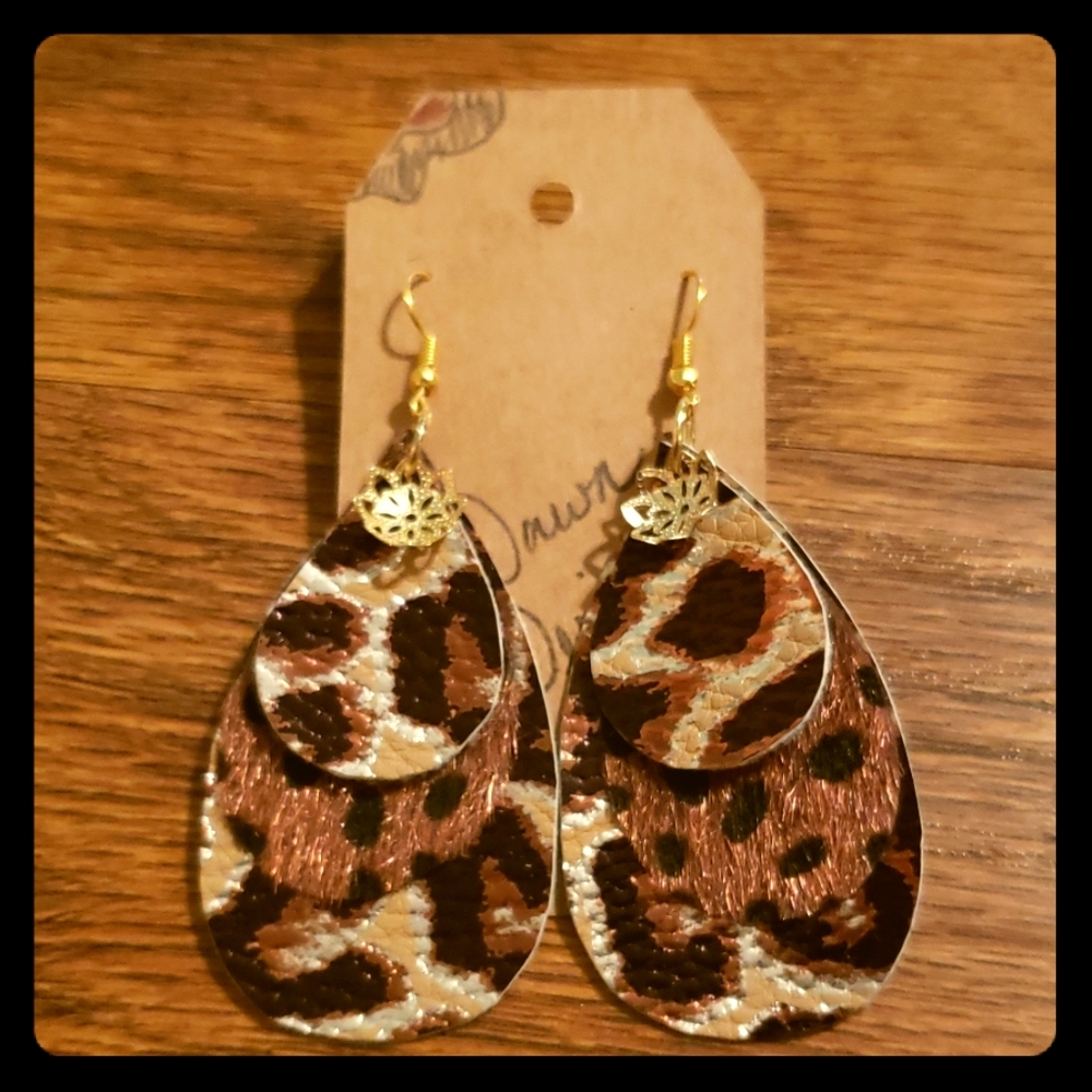 🐆‼MEOW‼🐆ANIMAL PRINTS OH MY‼FAUX LEATHER EARRING